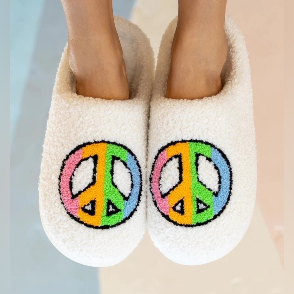 Living Royal | Peace Slippers